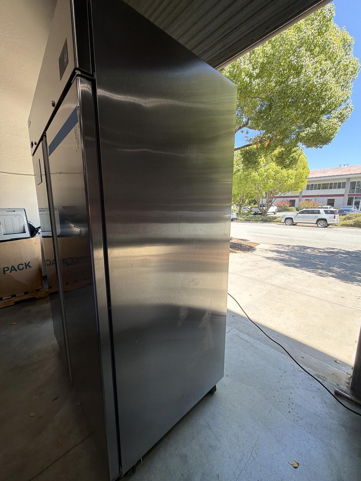 HOSHIZAKI CR2B-FS 2-SECTION, UPRIGHT, STRAINLESS DOUBLE-DOOR REFRIGERATOR