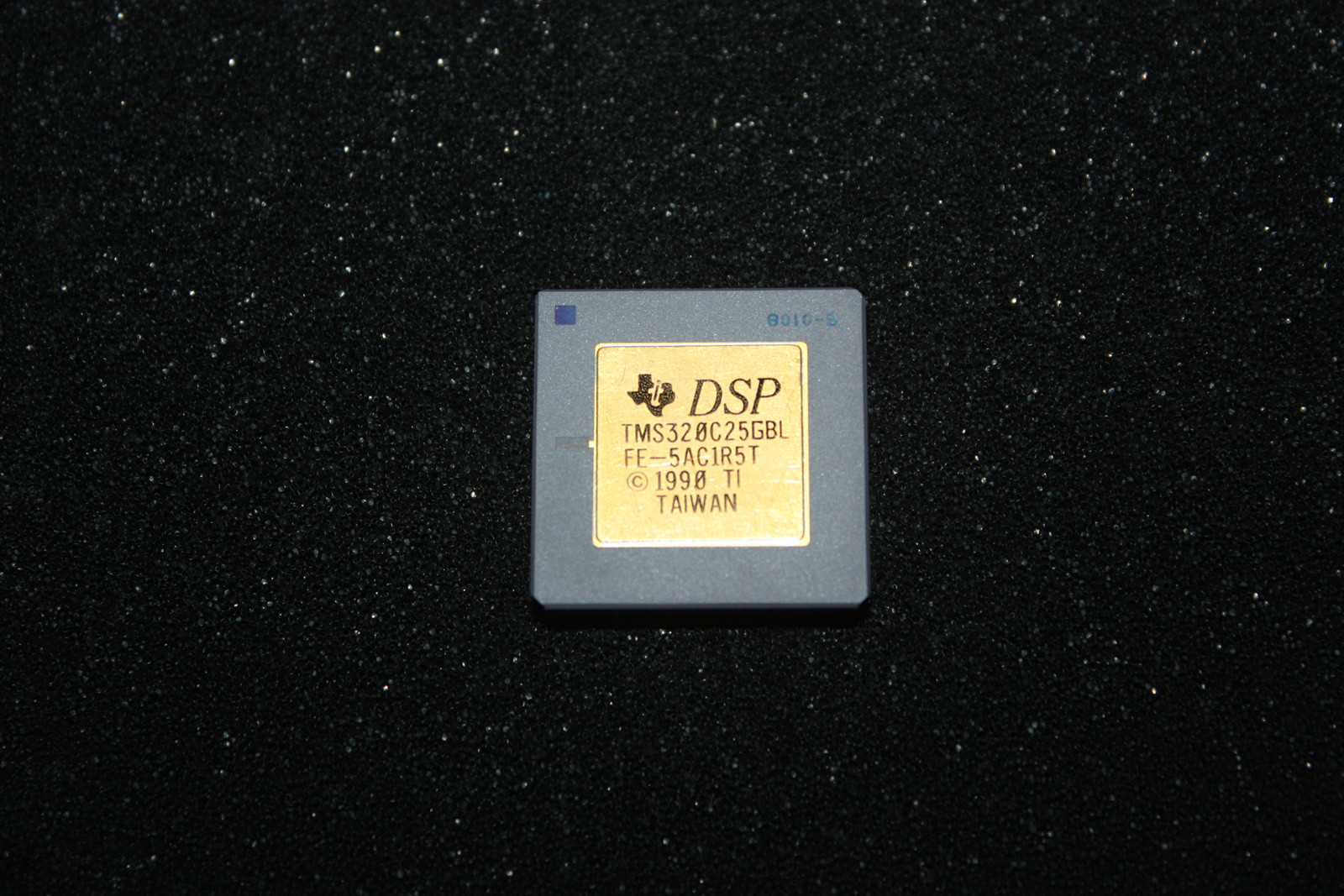 Vintage Texas Instruments TMS320C256GBL DSP – Gold Ceramic PGA 68 TI