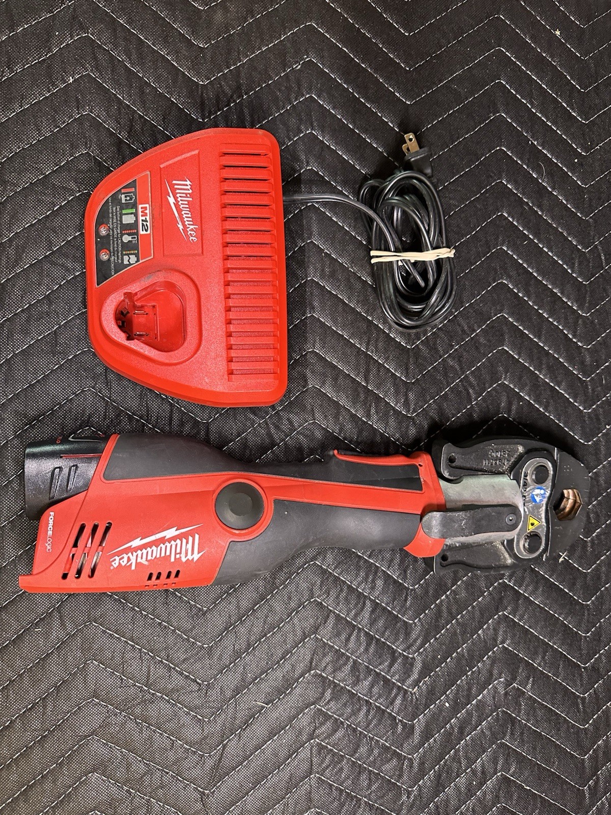 Milwaukee FORCE LOGIC Press Tool 2473-20 with Charger #577