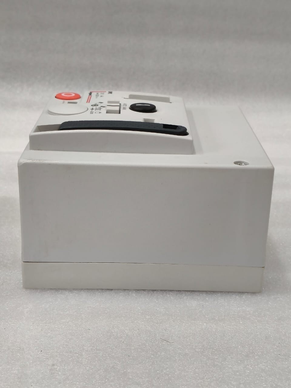 LEGRAND 026144 DPX 630 MOTOR OPERATOR UNIT AC 230V FOR DPX630 CIRCUIT BREAKER