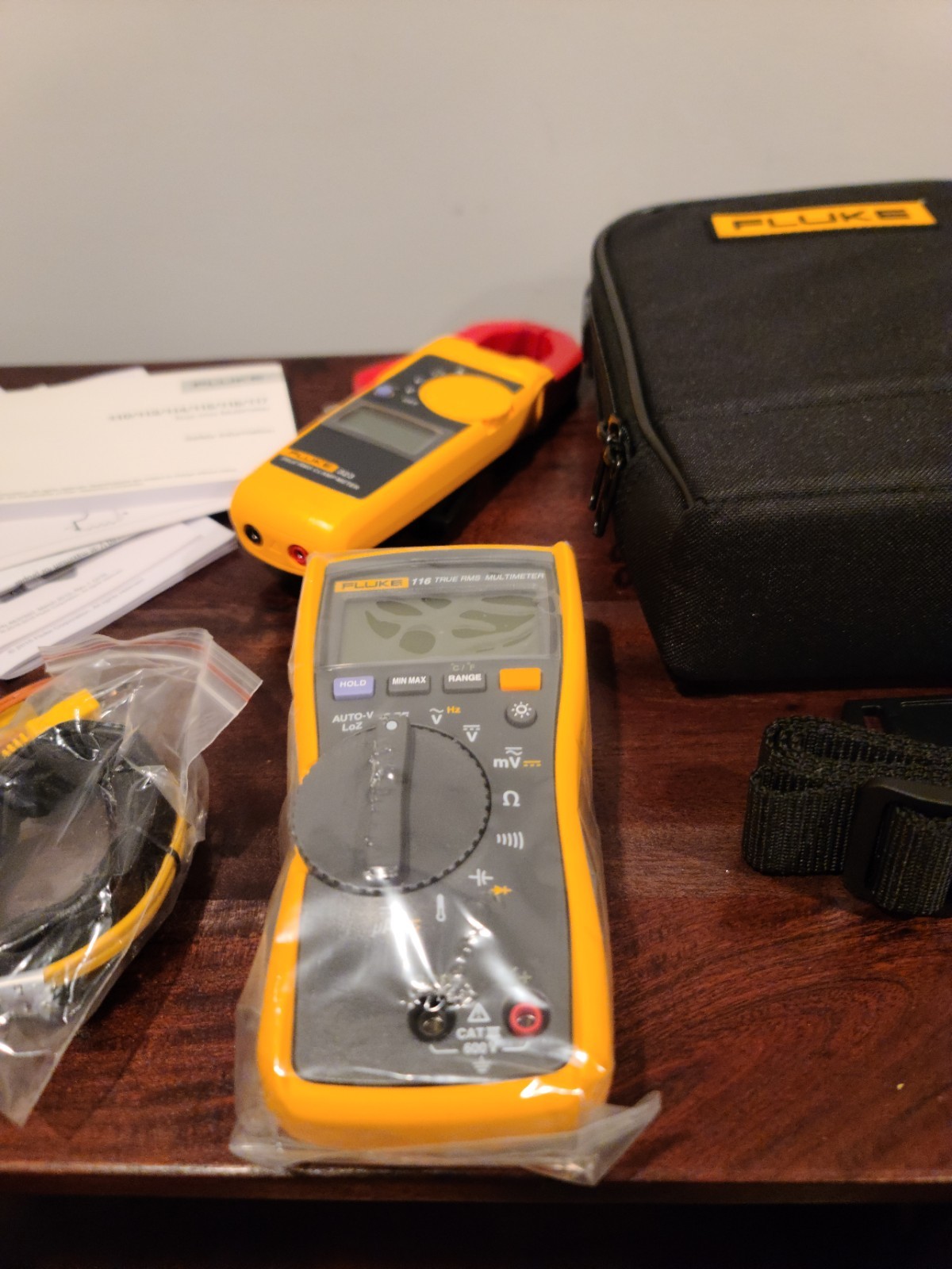 Fluke 116/323 KIT HVAC Compact Multimeter & Clamp Meter Combo Kit, 9V Alkaline