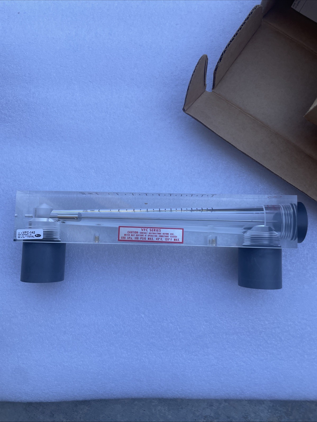 Dwyer Instruments VFC-142 Flowmeter, Range 1-10 Gpm Water. New In box!!