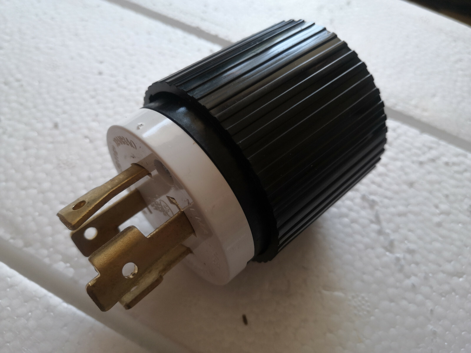 NEW NEMA L14-30 30A 125/250V Locking Male Plug 4 Prong US SHIPPING