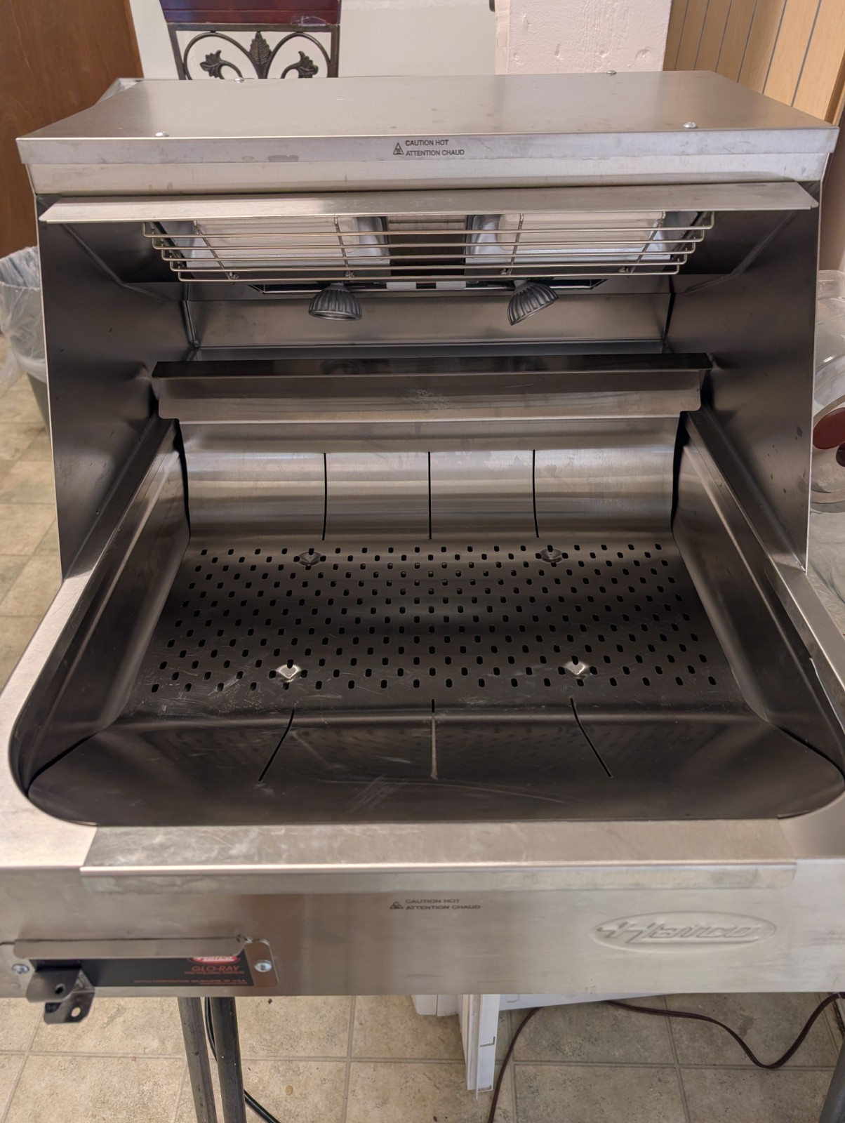 Hatco GRFHS-21 Glo-Ray 21″ Portable Fry Holding Station – 120V, 1200W