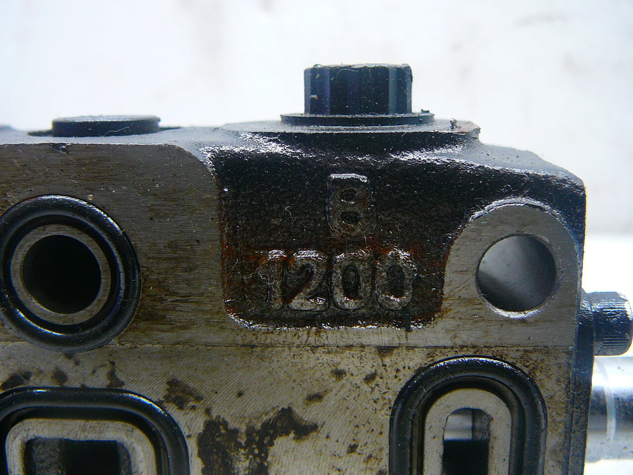 PARKER SINGLE SPOOL HYDRAULIC CONTROL VALVE A 9110, B 1200, A HYZ2 B CN