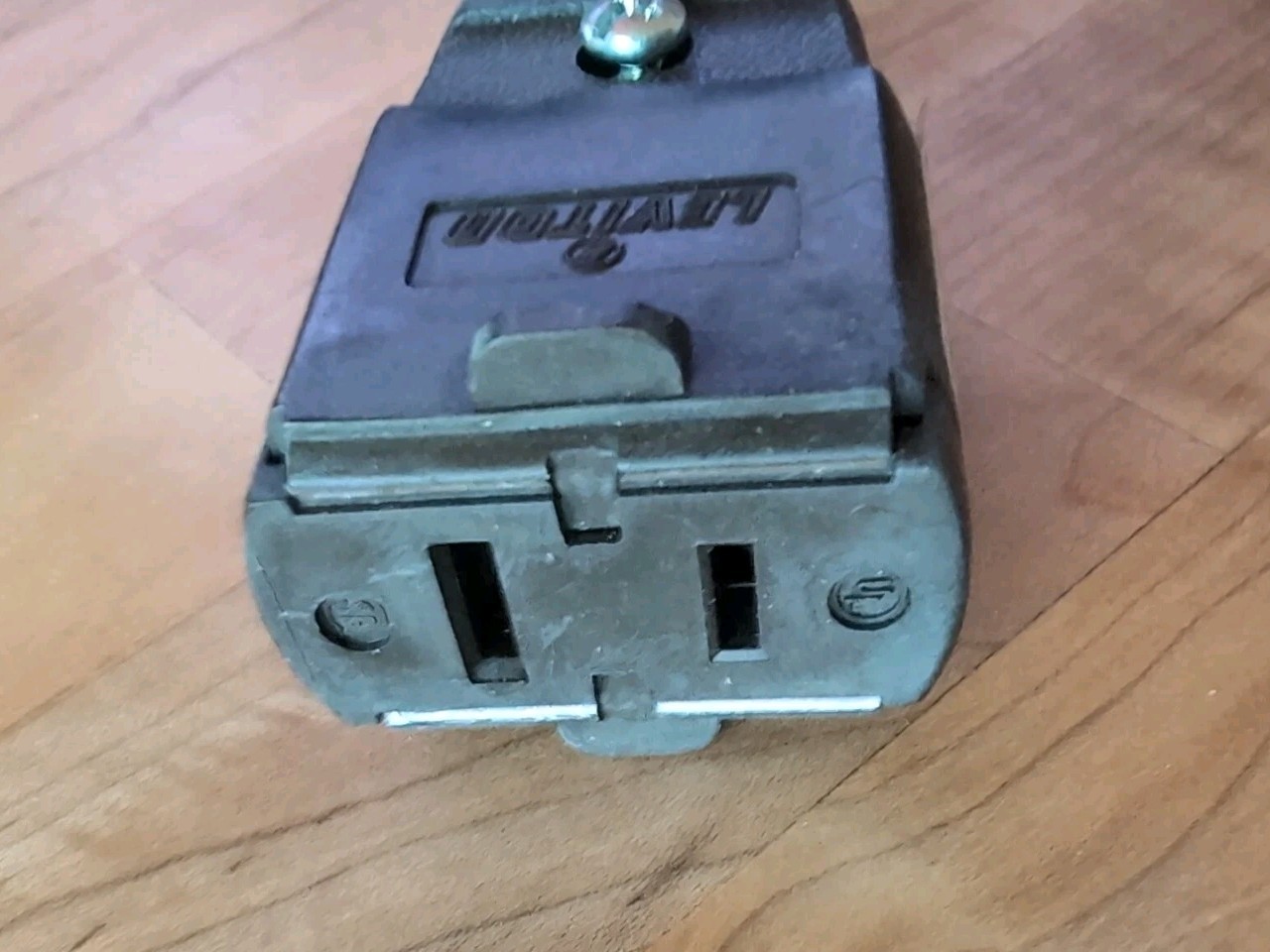 4 Leviton Brown 1-15 Straight Blade Connector Plugs NEMA 1-15R 15A 125V 102-P