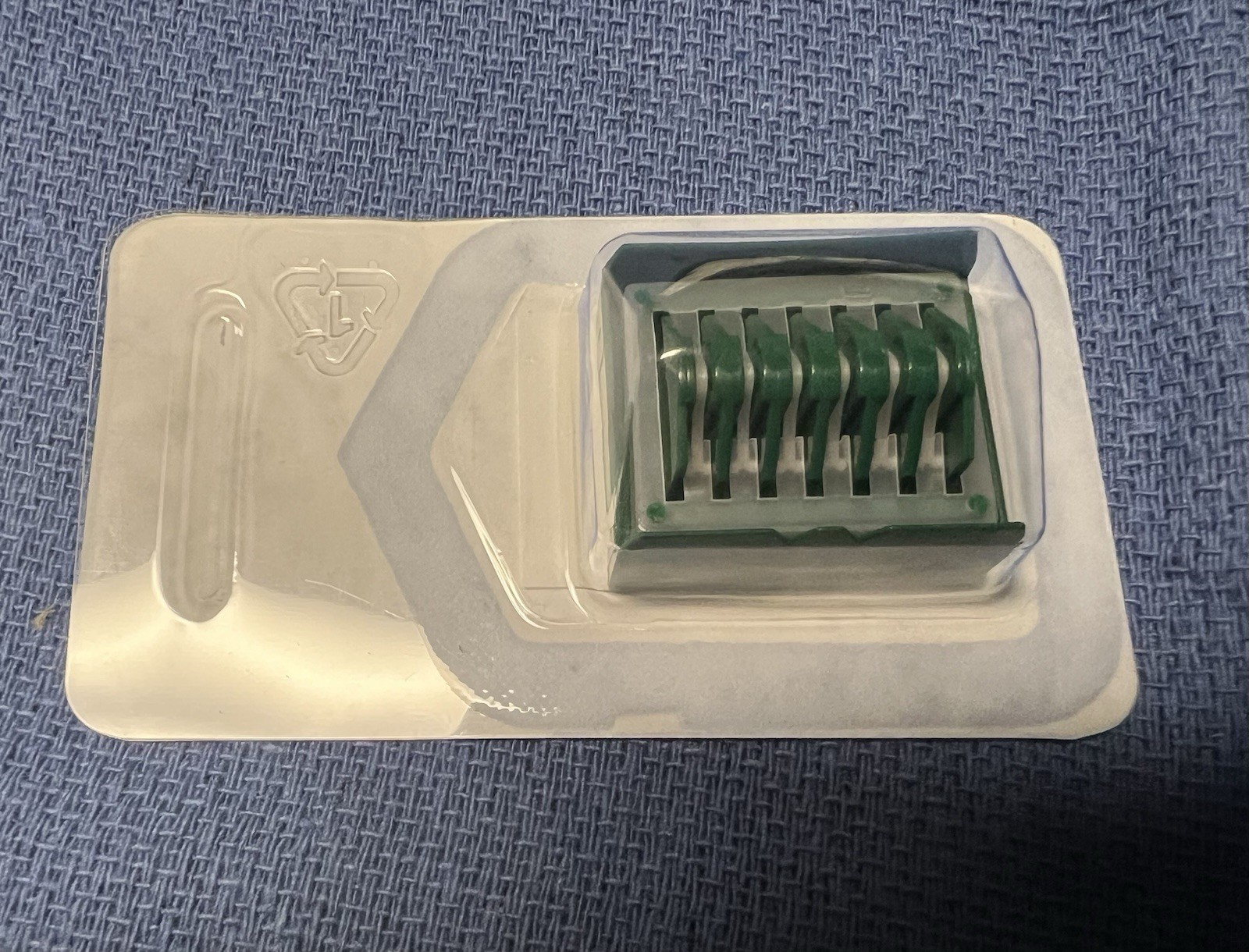 Weck 544230 Hem-o-lok Clips ML Size Exp 06/21/2030 – 1 Cartridge (6 Clips)