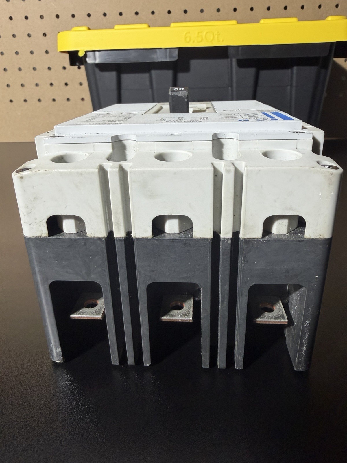 Eaton PDG2 PDG23M0030TFFL 30A 3-Pole Circuit Breaker, 201-250V AC