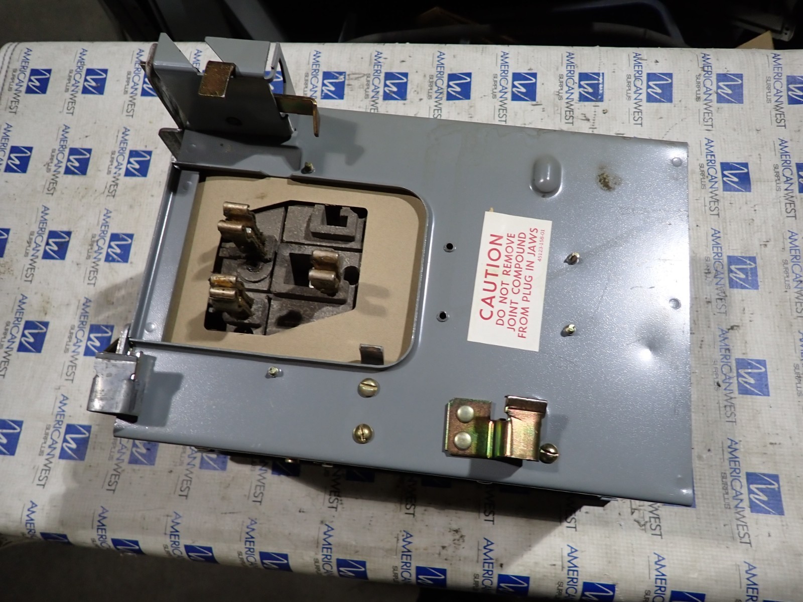 Square D PQ3603G 30 amp 600v 3p 3w Fused Busway Switch Bus Plug Ser 3 BP605