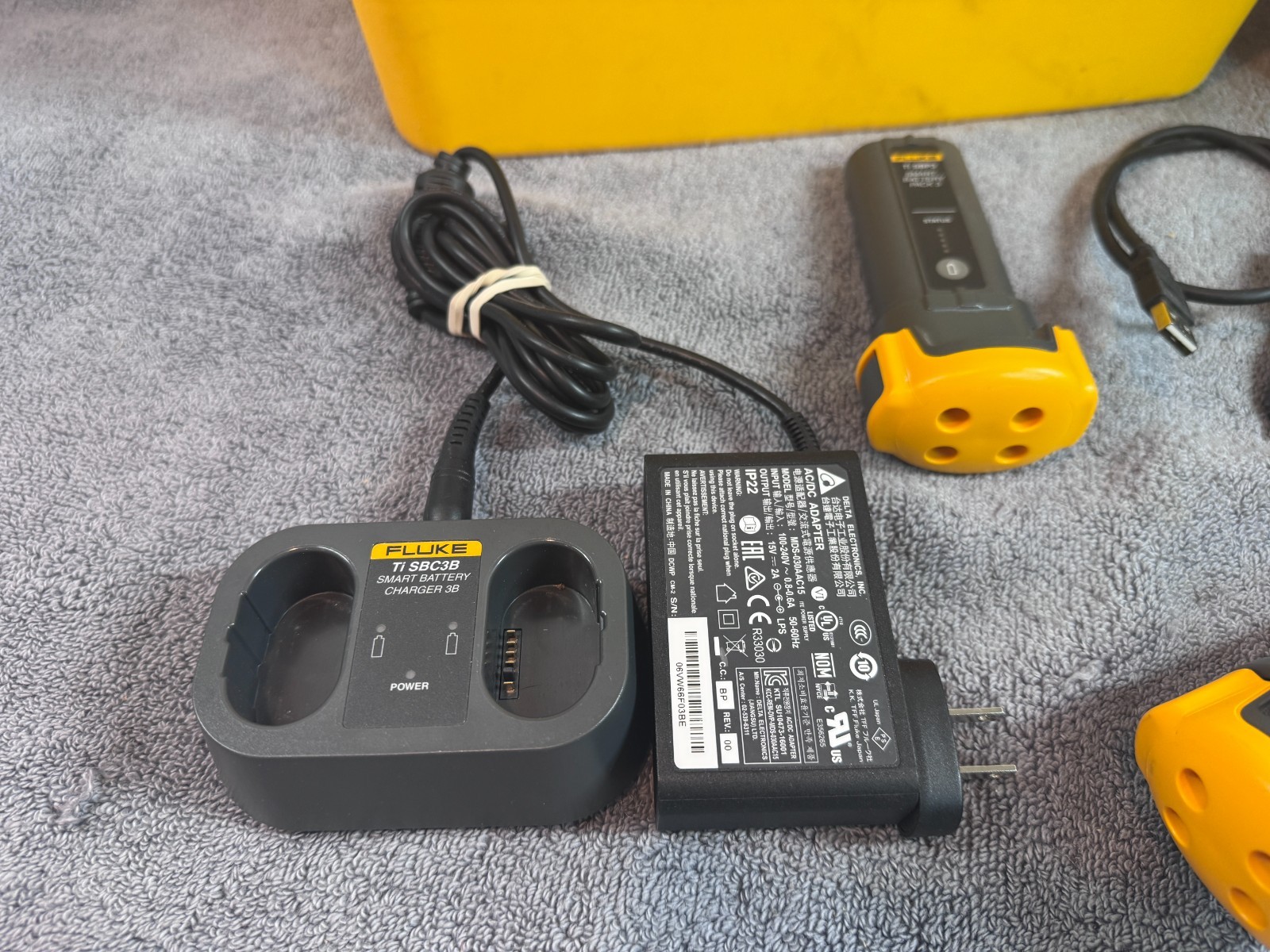 Pre-Owned Fluke TiS75 9Hz Thermal Camera Kit w/ Charger, 2 Batteries & Case