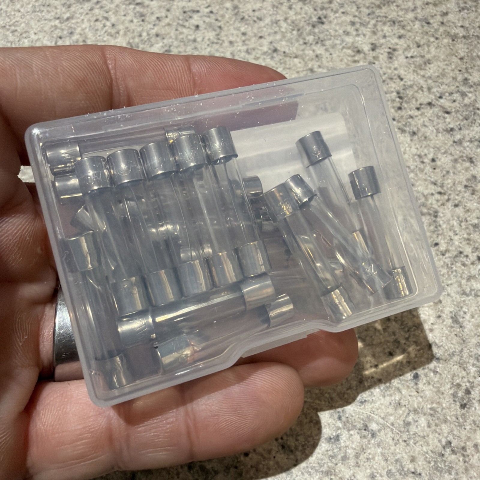 FAST USA SHIP! 20pcs T15A 250V 6x30MM Allecin Fuses With Case! Slow Blow