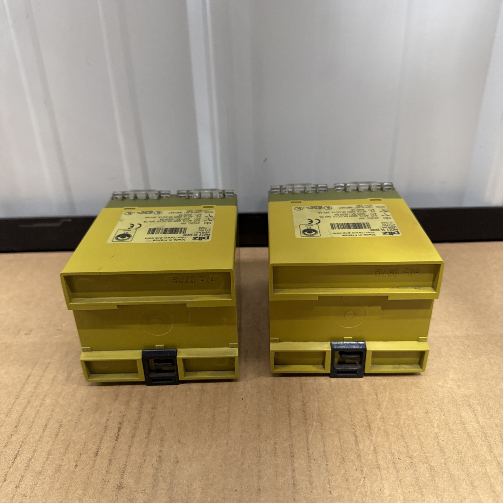 Lot Of 2- PN0ZV 30/24VDC 474790 PILZ Safety Relays