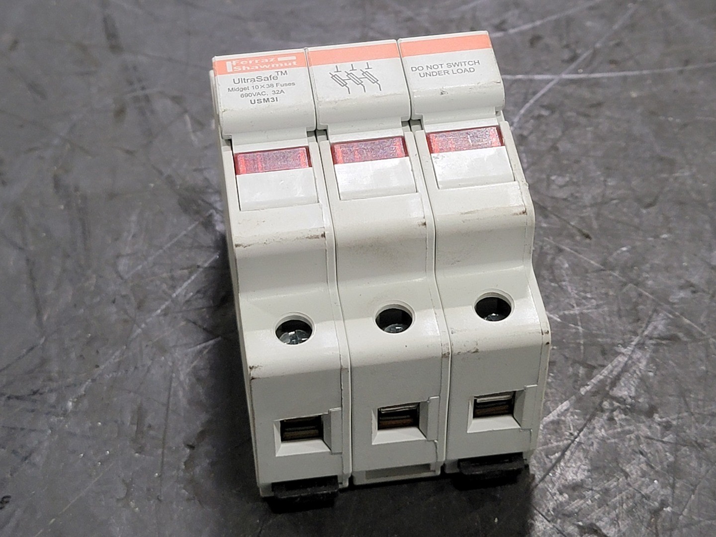 SURPLUS NEW FERRAZ SHAWMUT Y219073 32 Amp 3 Pole Fuse Holder