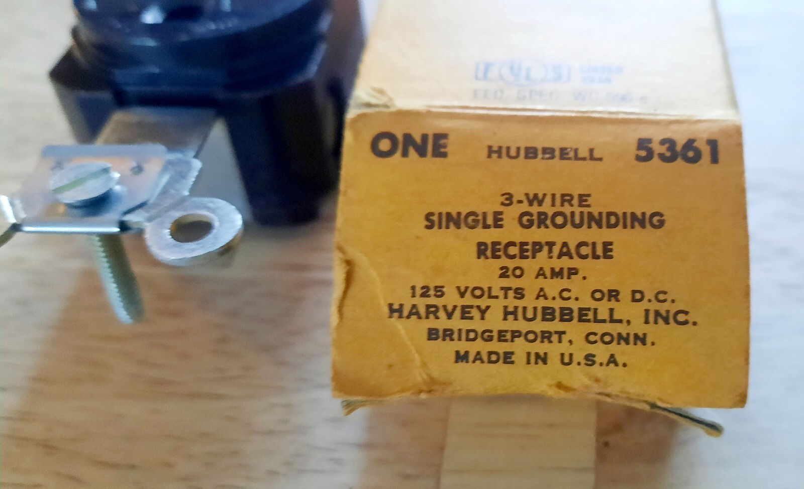 Harvey Hubble 3-wire Single Grounding Receptacle 20 Amp 125 Volts AC Or DC NOS