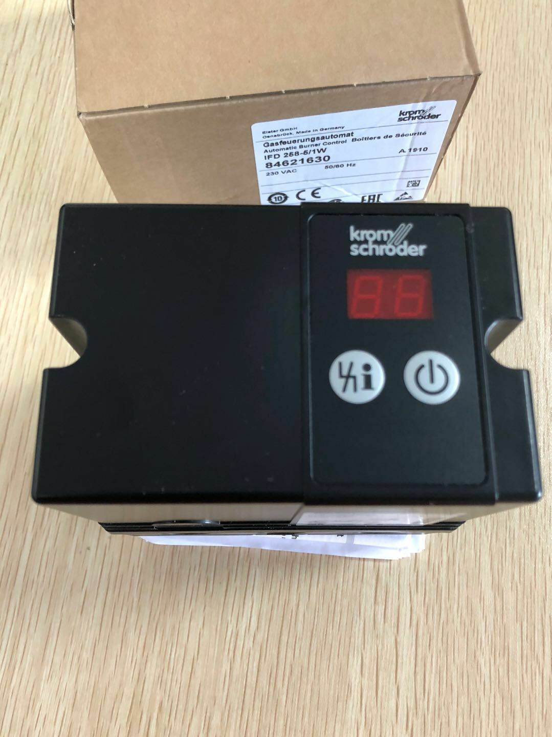 NEW KROM SCHRODER BURNER CONTROLLER IFD258-5/1W 84621630