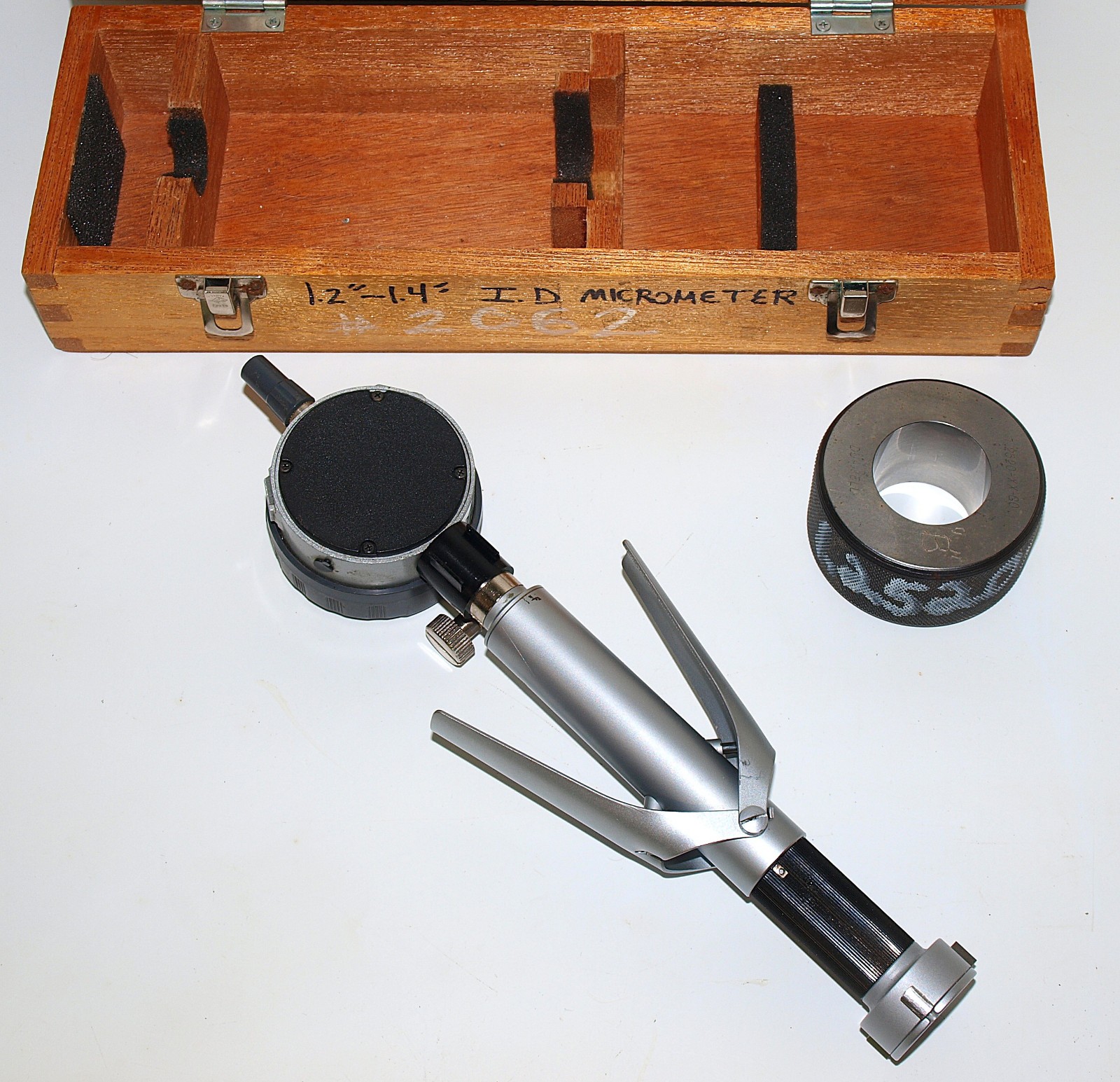 MITUTOYO 1.2-1.4″ HOLTEST 3 POINT BORE GAGE with DIGIMATIC INDICATOR. TESTED