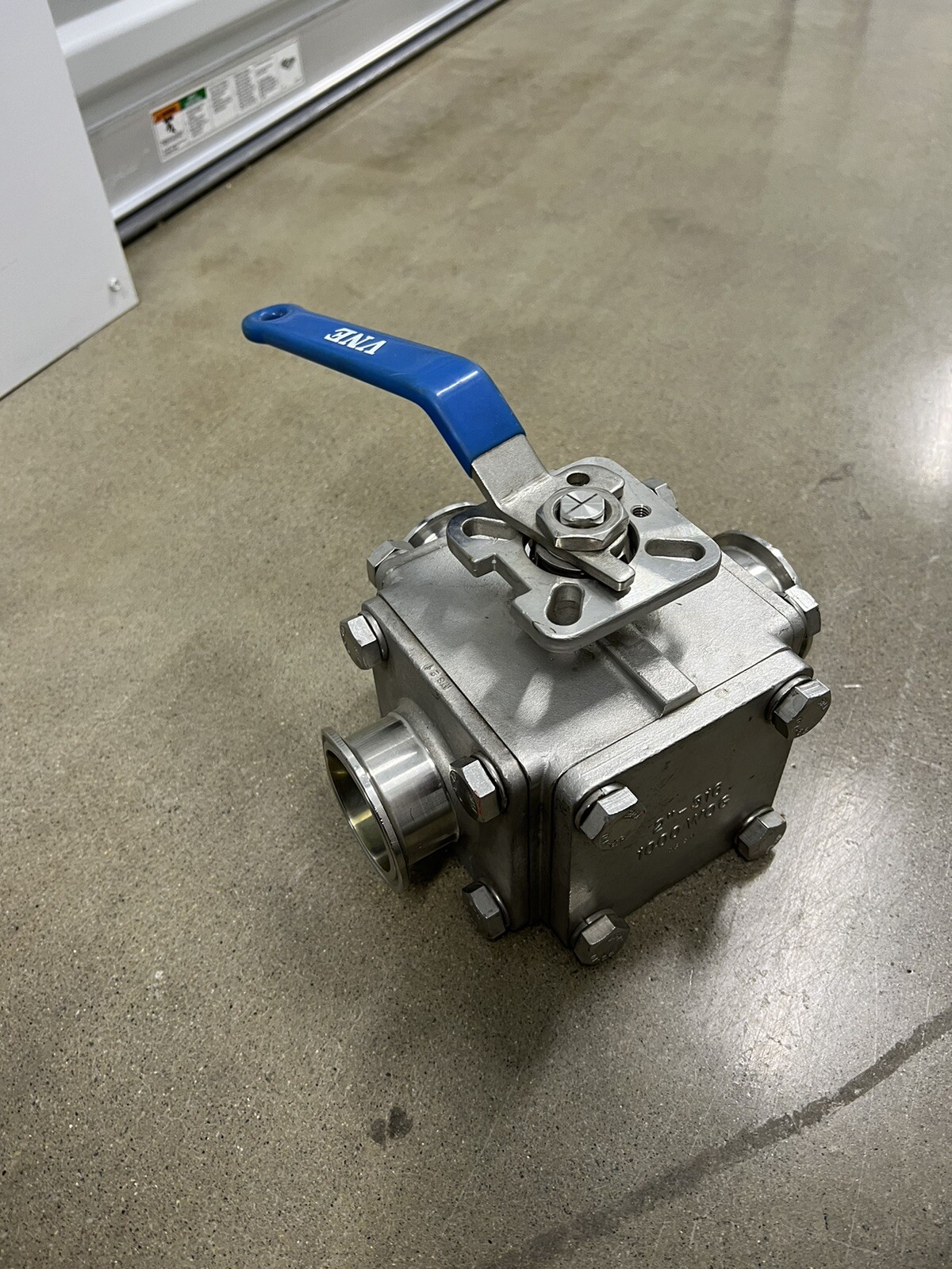 Zoro Select Eg93ccc-61.5 2″ Clamp Stainless Steel Sanitary Ball Valve 3-Way