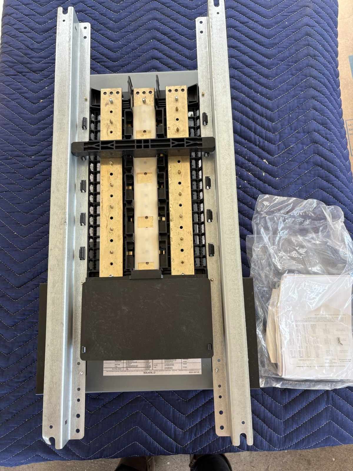 Square D Panel Board 240/120 VAC, 30 Ckt