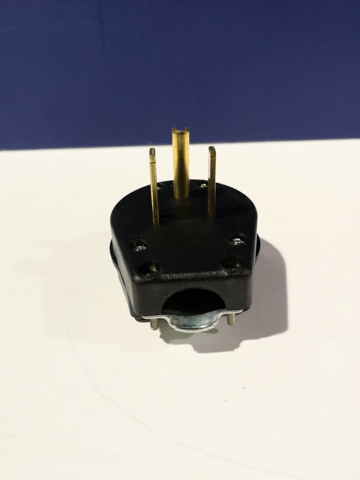 Universal Angle Ground Cap 3-Wire Black NEMA 5-30P 5-50P 50A 125V NEW EAGLE 41E