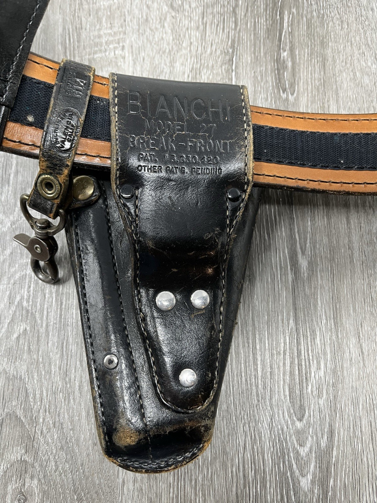 Safariland Black Buckleless Duty Belt Size Bianchi Model 27 Holster Accessories