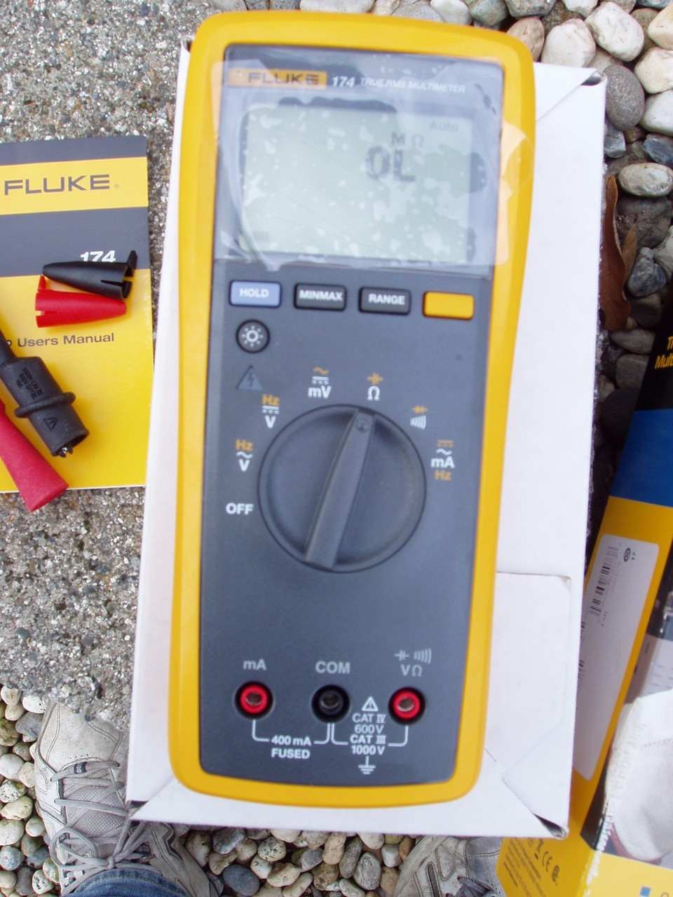 FLUKE 174 TRUE RMS DIGITAL MULTIMETER CAT III 1000V CAT IV 600V NEVER USED NEW