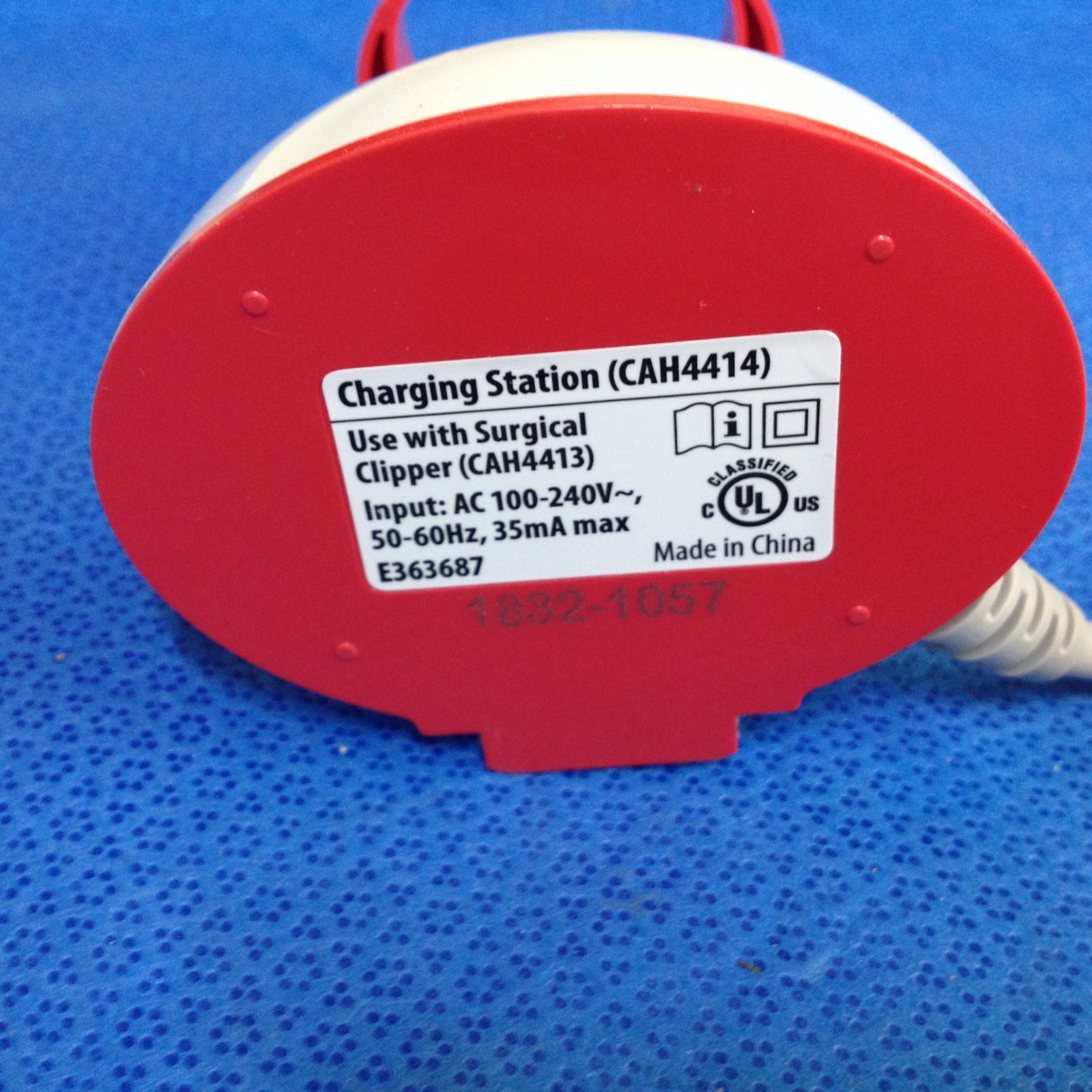 Cardinal Health Surgical Clippers CAH4413 with Charging Station CAH4414