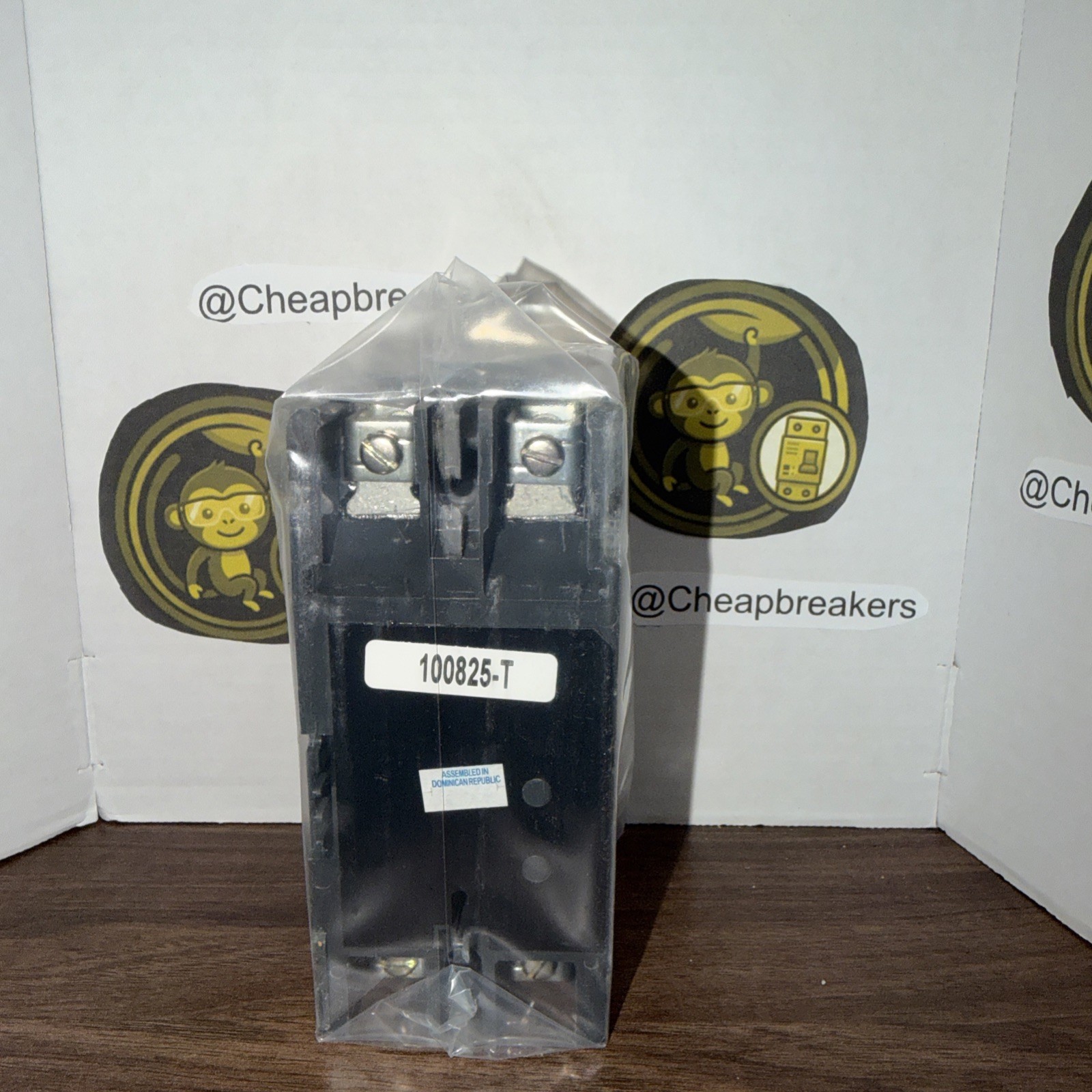 NEW IN BOX Eaton Circuit Breaker HFD 65k 2 Pole 30 Amp HFD2030L 6639C97G87