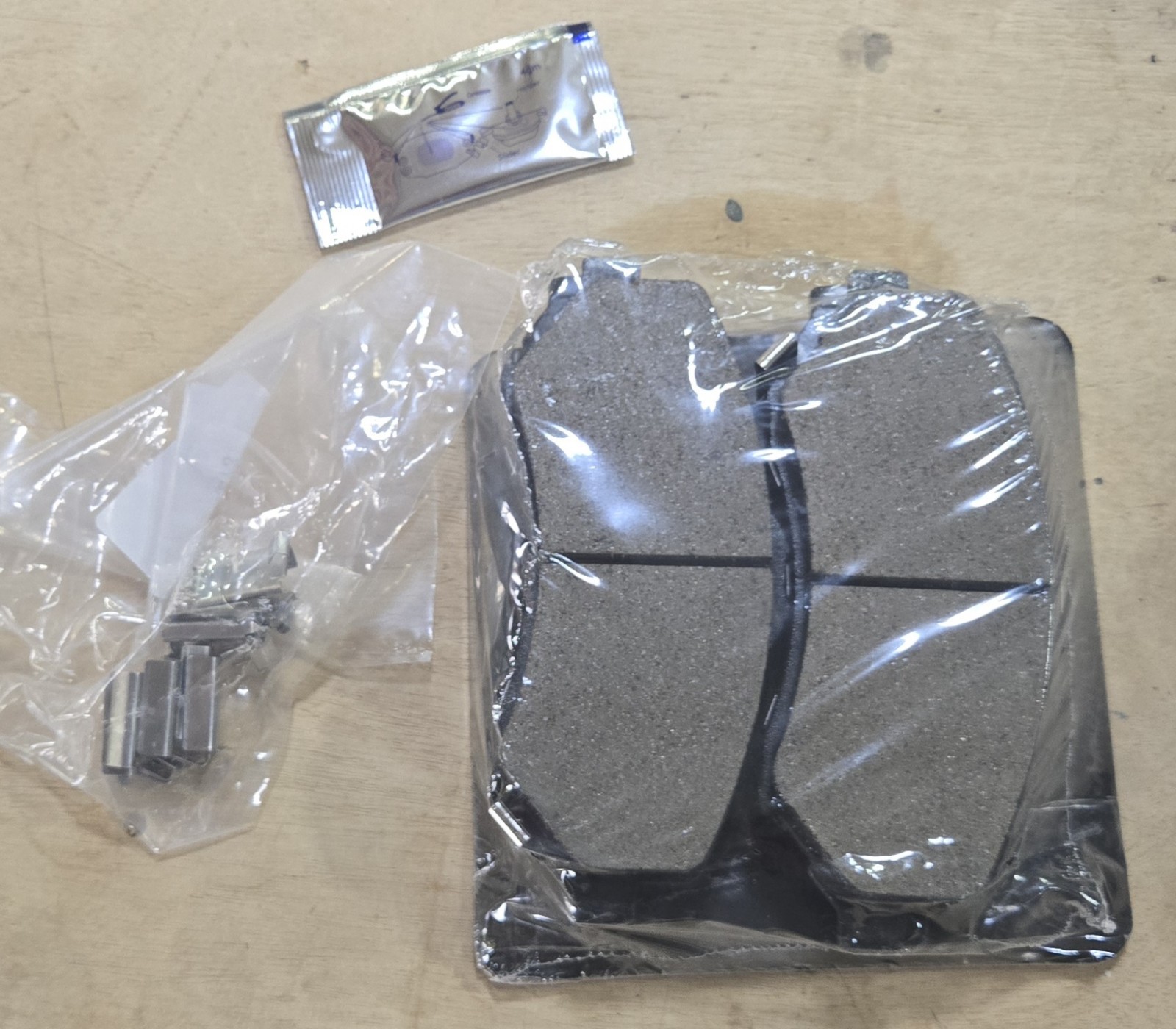 Detroit Axle Front Brake Pads & Rotors: Jeep Wrangler -07-17 & Wrangler JK-2018