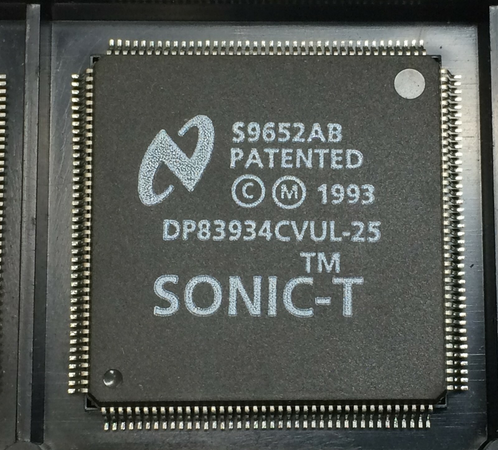 DP83934CVUL-25 NSC IC CTRLR ORIENT NETWORK 160QFP 1 UNIT