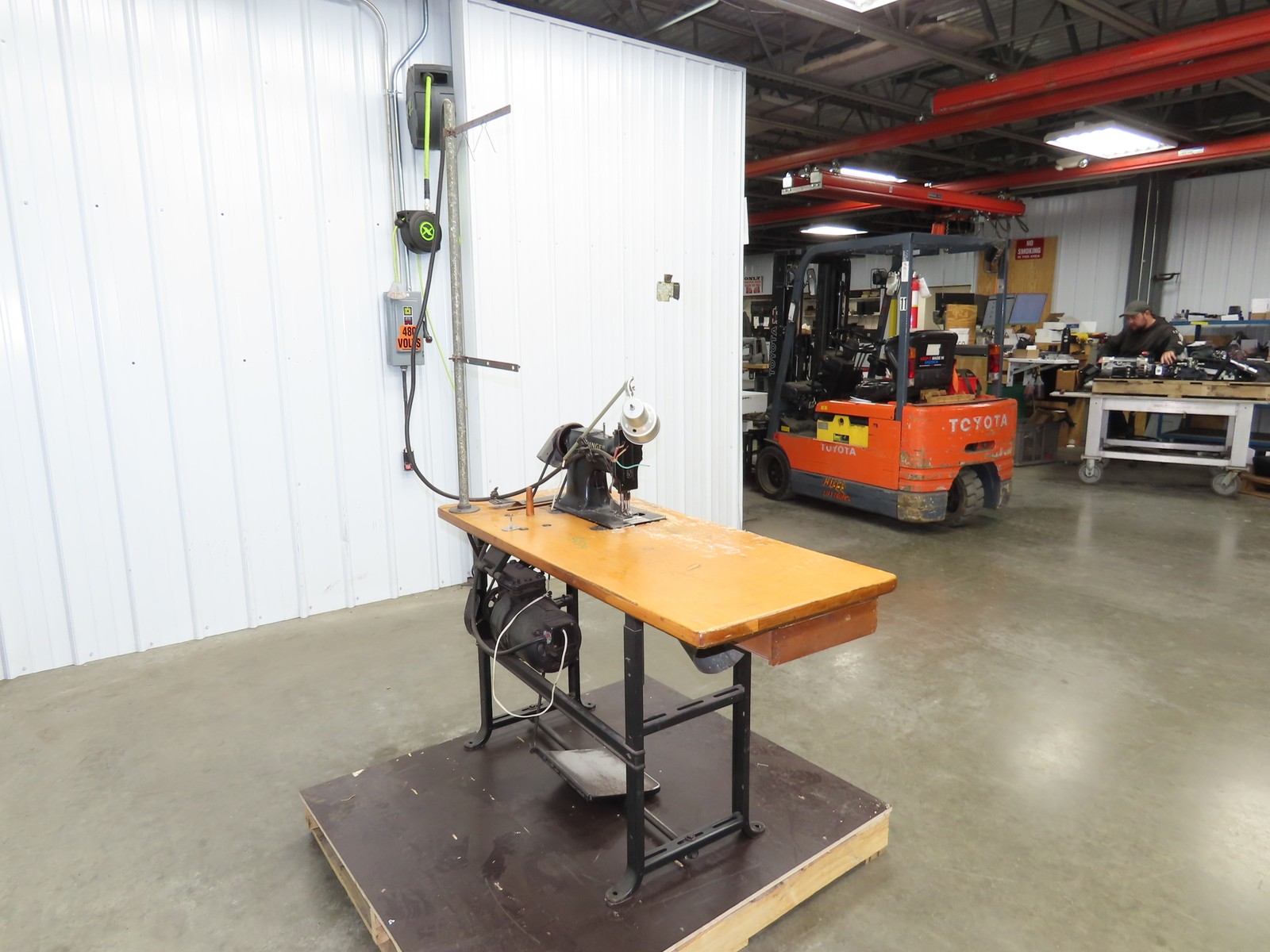 Singer 108W7 Industrial Sewing Walkling Foot Machine W/Vertical Shear 220VAC 3Ph