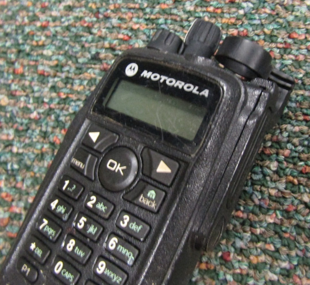 Lot of FIFTY Motorola XPR6580 AAH55UCH9LB1AN 800/900MHz Two Way Radios w Charger