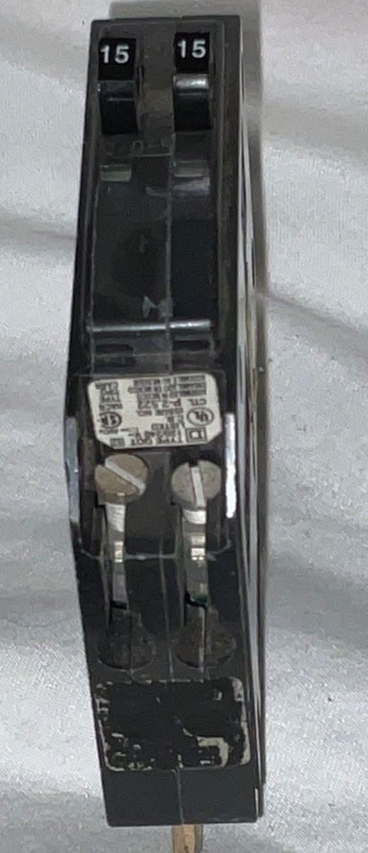 Square D QO 15 2 Pole Amp 120/240V Circuit Breaker Type QO