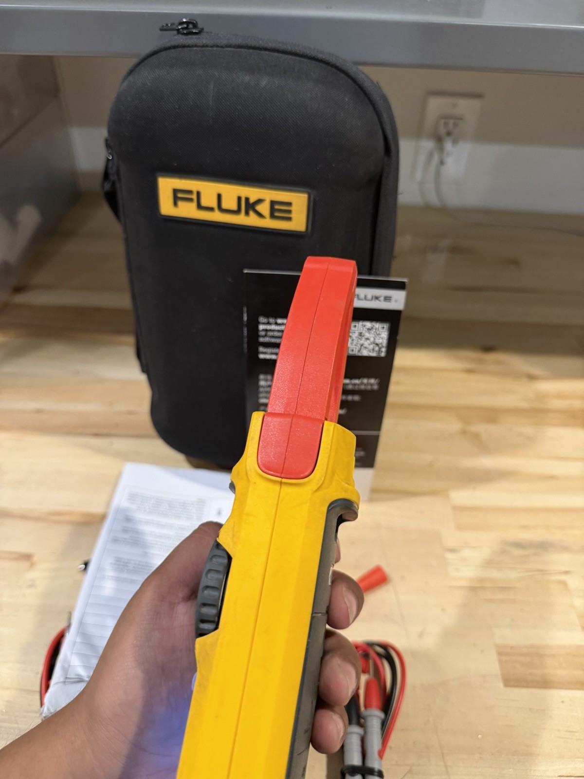 FLUKE 393 FC CAT III 1500V TRMS CLAMP METER W/LEADS (TESTED)