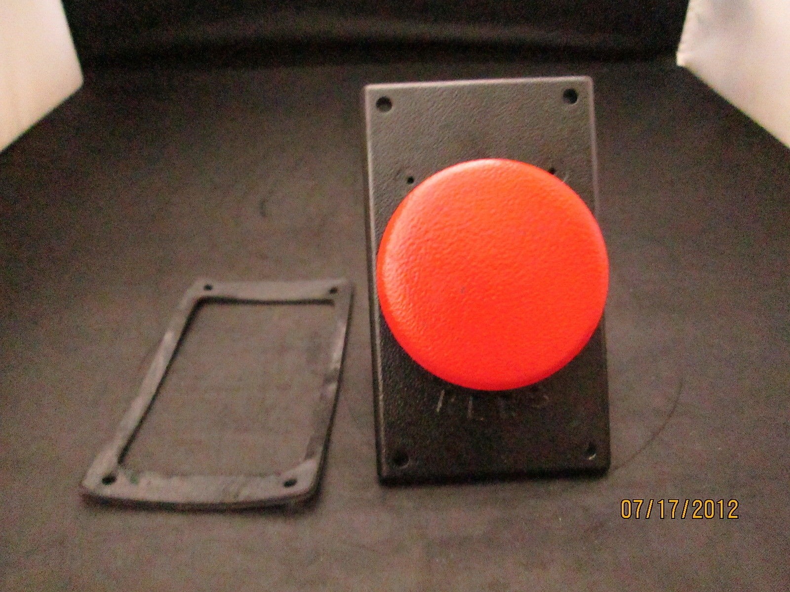 Rees Pushbutton 04917-102 *NIB*