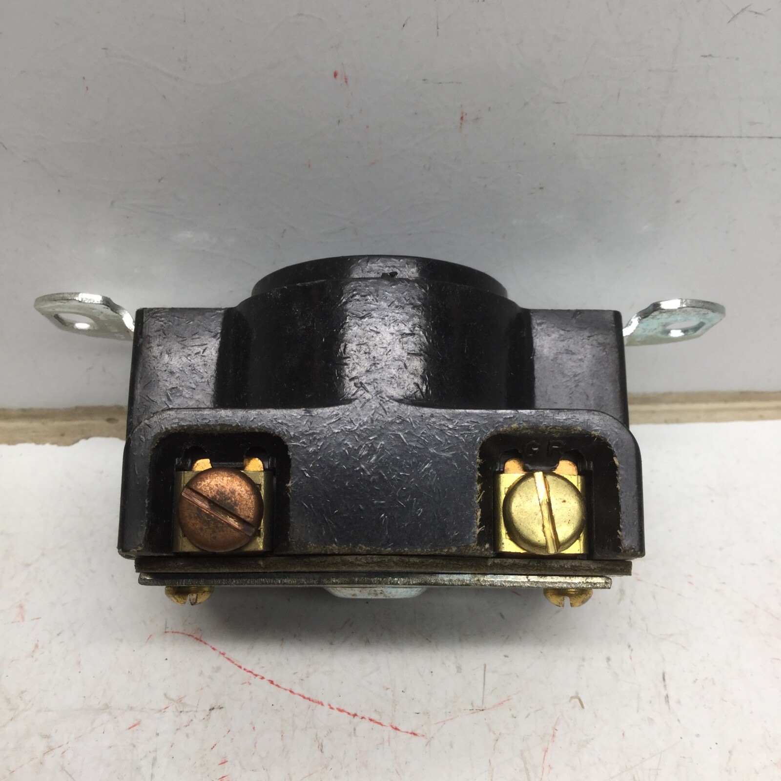 HUBBELL 23000 Hubbellock Receptacle 3 Wire 10A 250VDC, 480VAC, 20A 125V AC or DC