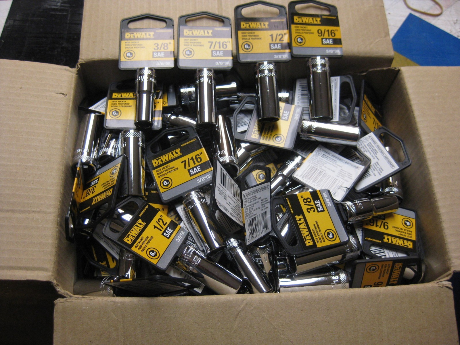 Bulk Lot 100 x Dewalt SAE 6 -Point, Sockets 3/8″ Drives OEM, New