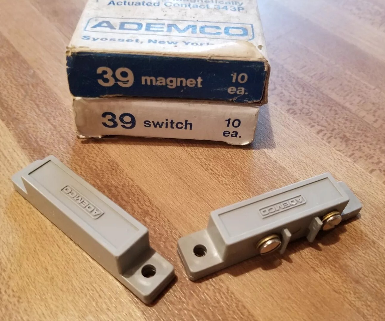 Ademco Type No 39 ~ Magnetic Contact Sensor Switch Surface Mount Grey 2-1/2″ L