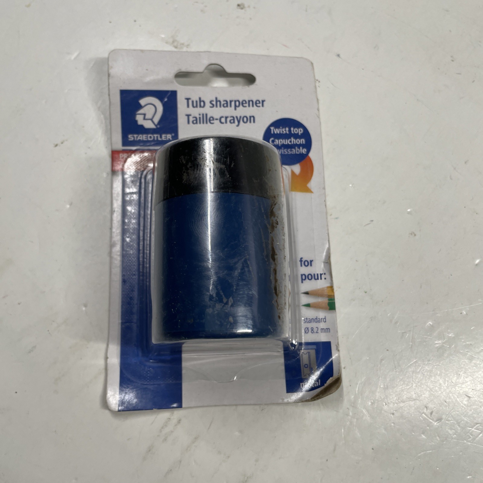 Student-Approved Compact Pencil Sharpener with Secure Lid and Sharp Metal Blade