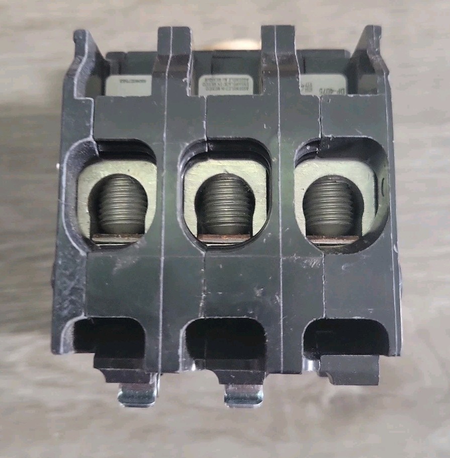 QOB3100 SQUARE D Circuit Breaker (QOB) Standard, 100A, 3-Phase 240 Vac, Bolt-On