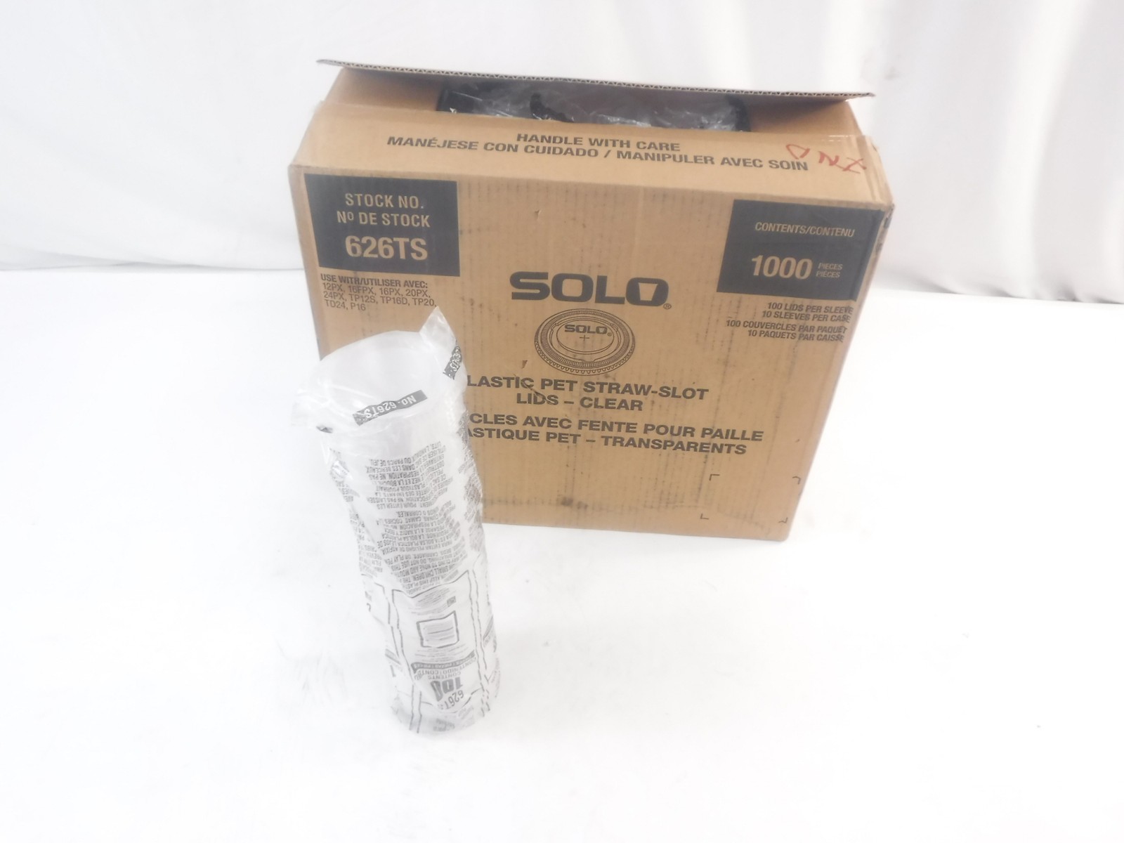 1000 Pack Dart Solo 12oz-26oz Clear Cold Cup Pet Straw Slot Lids 626TS