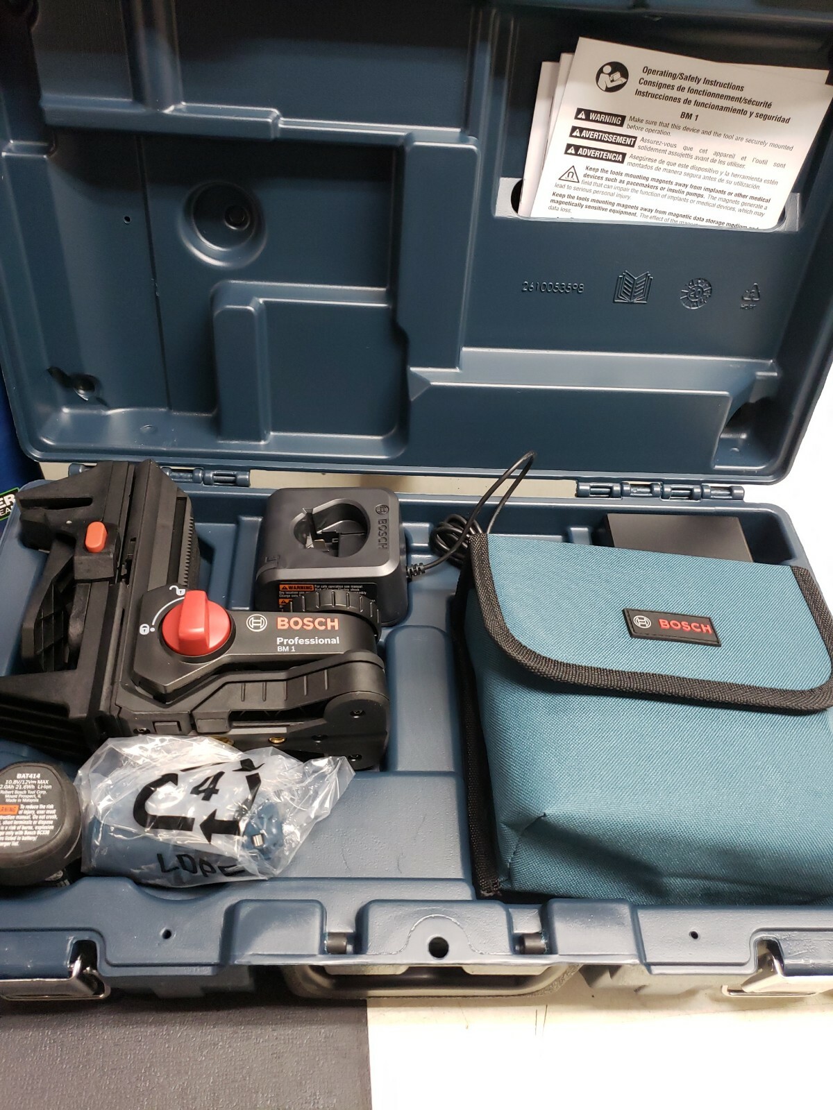 Bosch GLL3-330CG-B Three-Plane w/ free extra battery Authorized Distributor!!