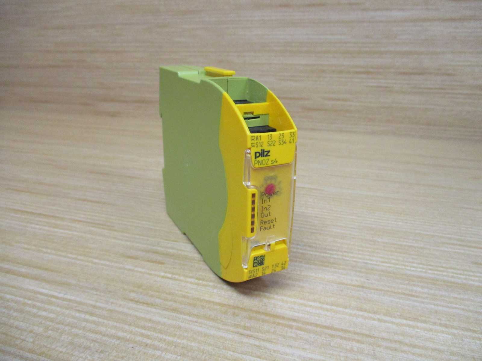 Pilz PNOZ s4 C 24VDC 3n/o 1n/o Safety Relay 751104 W/O Terminal Adapters