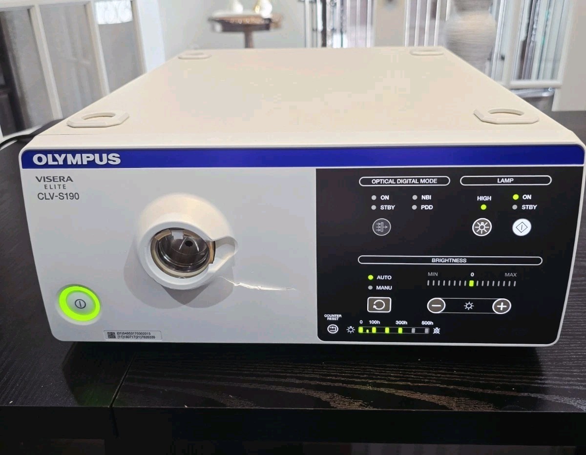 Olympus CLV-S190 Visera Elite – For Parts Or Repair Powers On
