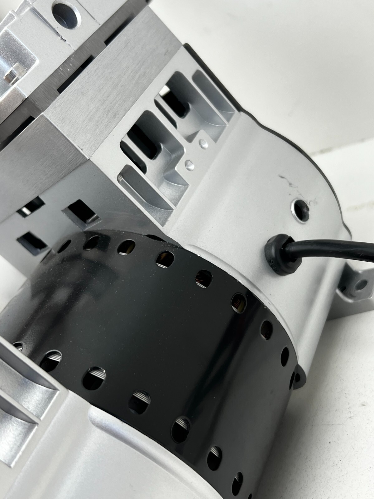 Airtech HP-200SV Oil-Less Vacuum Pump 200-240V 1Ph, 80torr