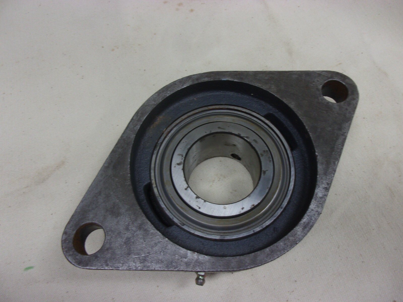 Hub City B250X2 Ball Bearing 2 Bolt Flange Flush Mount Shaft 2″ Bore Machine Nos