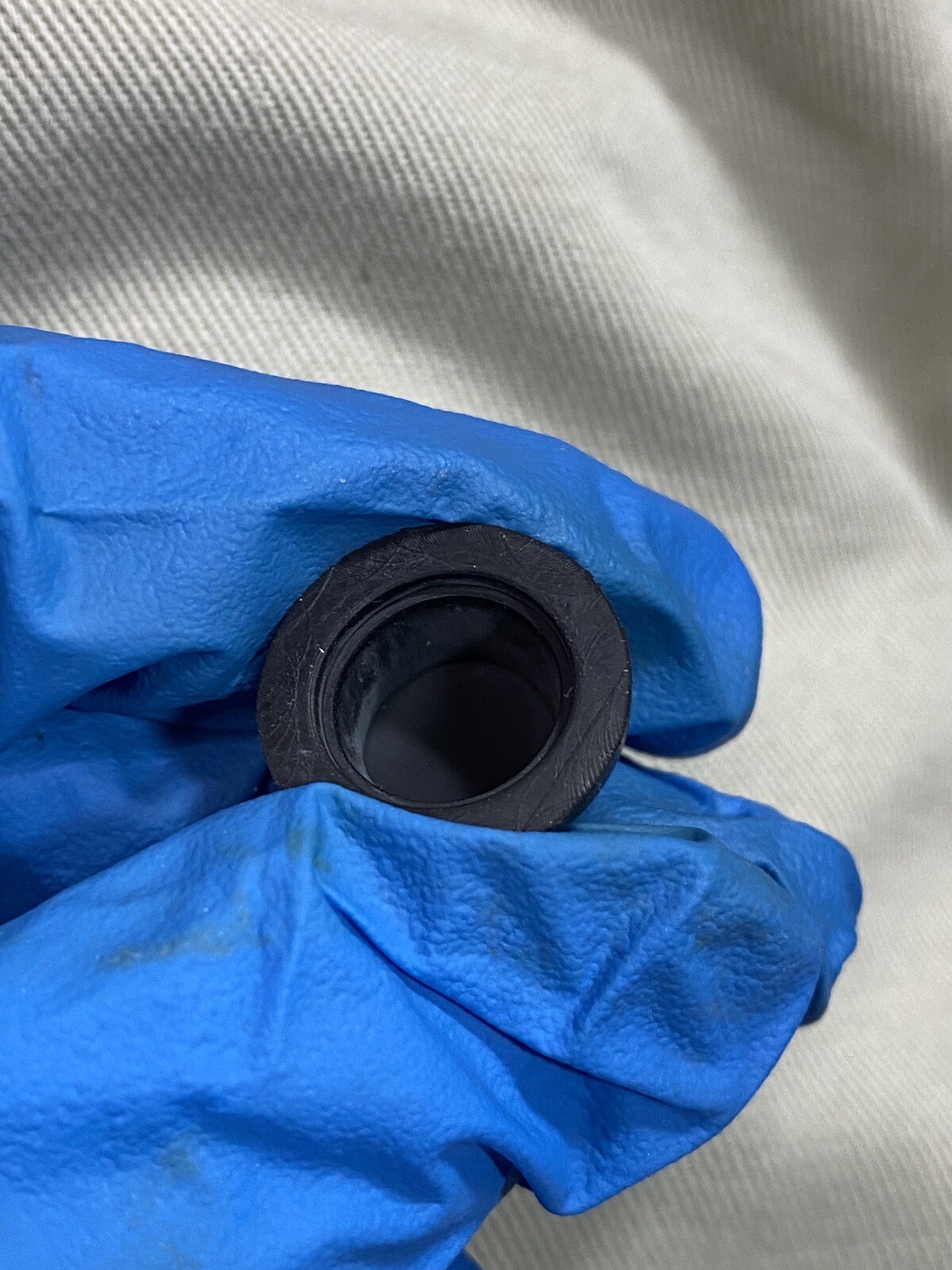 Plastic/rubber plug