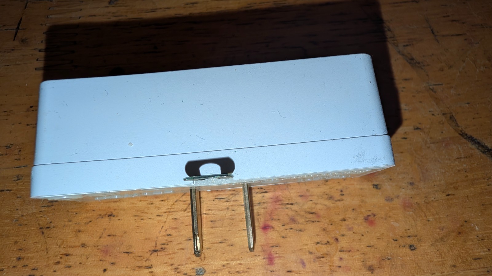 Leviton 15A-125V White Childproof Triple Outlet Grounding Adapter, made in China