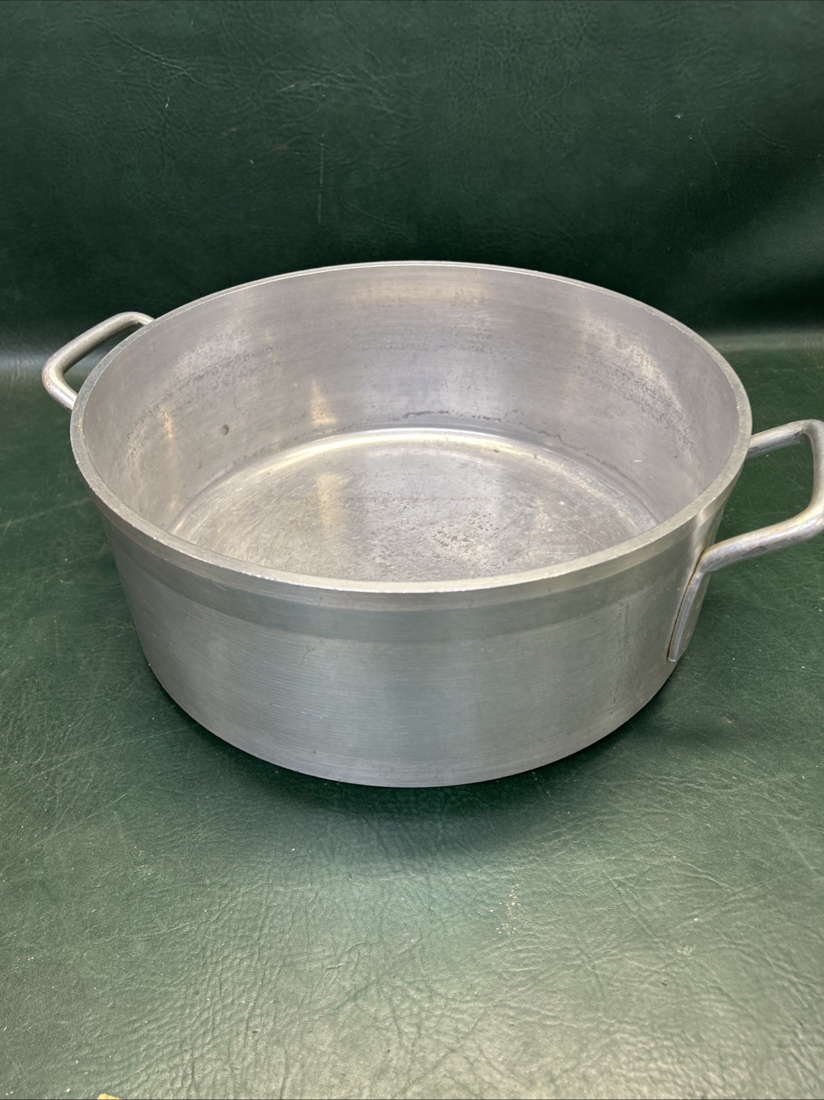 Heavy Vollrath 68215 Classic Select 15 qt Aluminum Brazier 14.75″ diamter