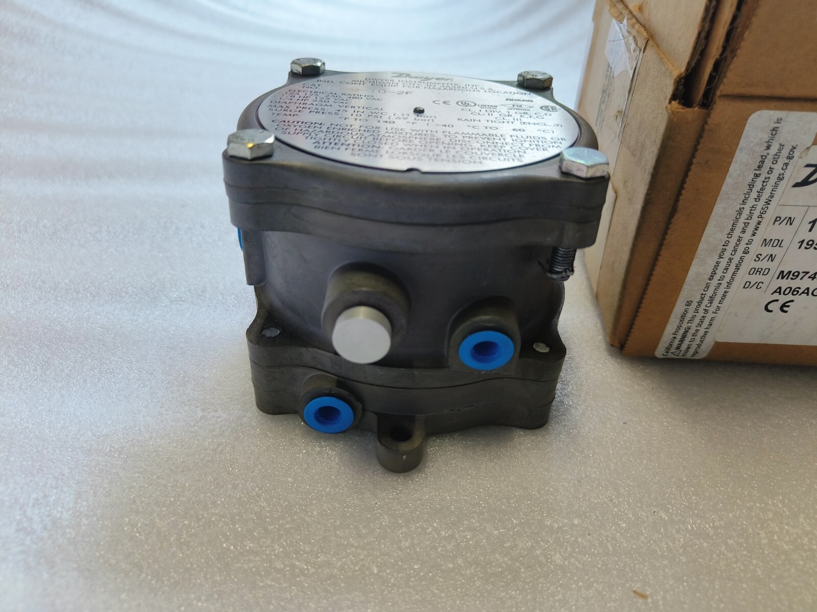 Dwyer 1950-10-2F Pressure Diffrential Switch EX free shipping