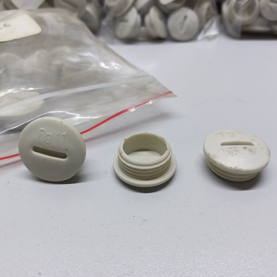 Qty: 146 PG11 Male Threaded Cable Gland Screw End Cap Cover Plug White
